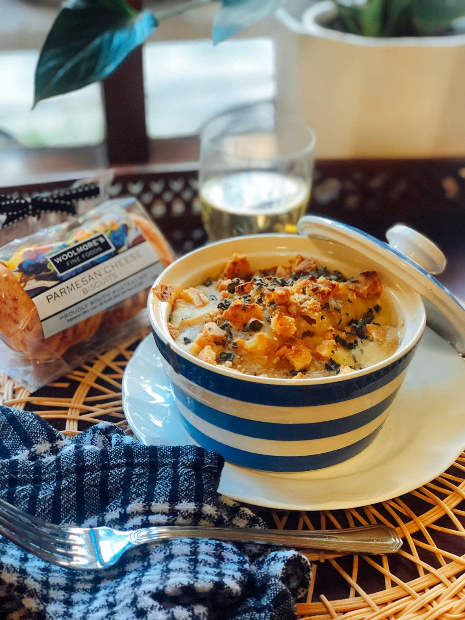 Gourmet Mac n Cheese w. Sticky Balsamic Vinegar and Parmesan Cheese Biscuits